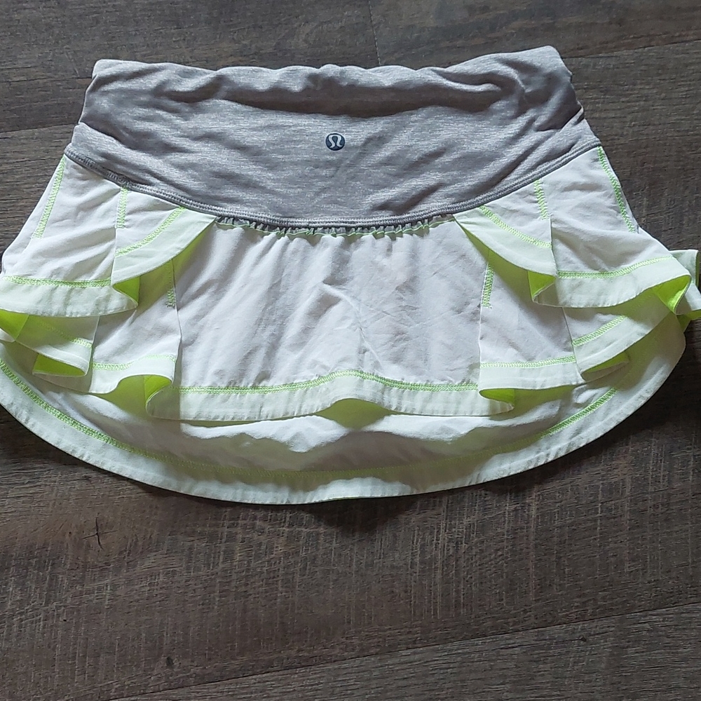 Lululemon size 4 skirt